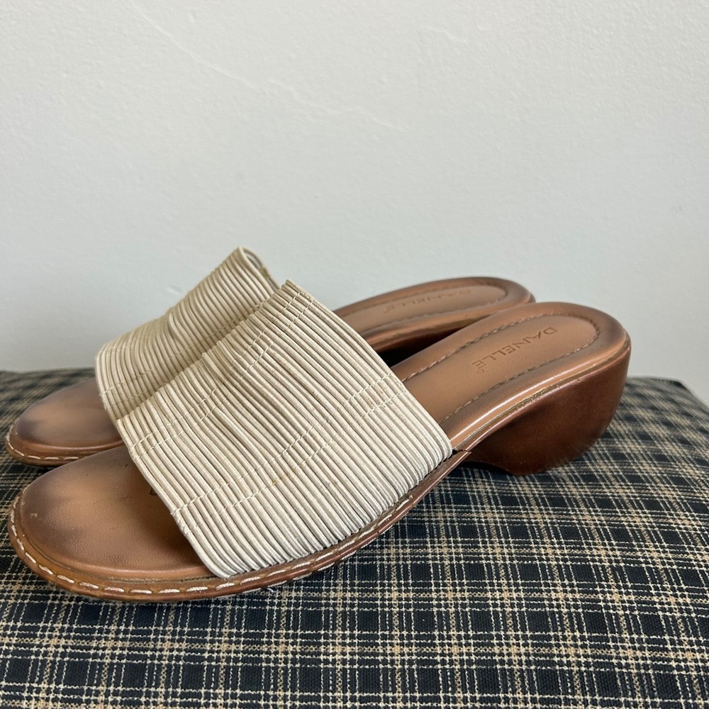 Danelle Slide Sandals Size 7/7.5 Cream Ribbed Low Wedge Open Toe Summer